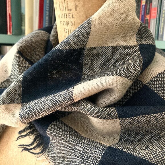 Large Square 100% Wool Buffalo Check Scarf - Picture 5 of 8